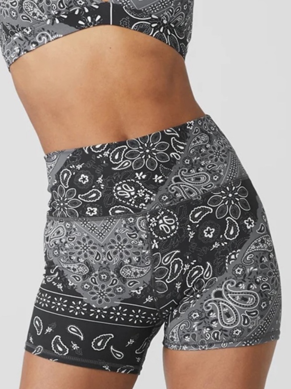 Women’s Alo Yoga Vapor Bandana Bike Shorts Black Gray White Size Small